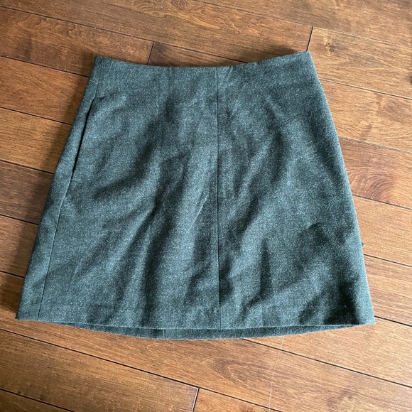 Babaton Green Skirt. - Picture 1 of 1